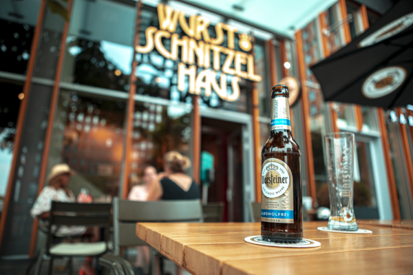 Warsteiner biertje op terras Zuidas